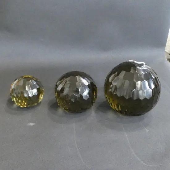 SET OF 3 GRADUATED GLASS BALLS