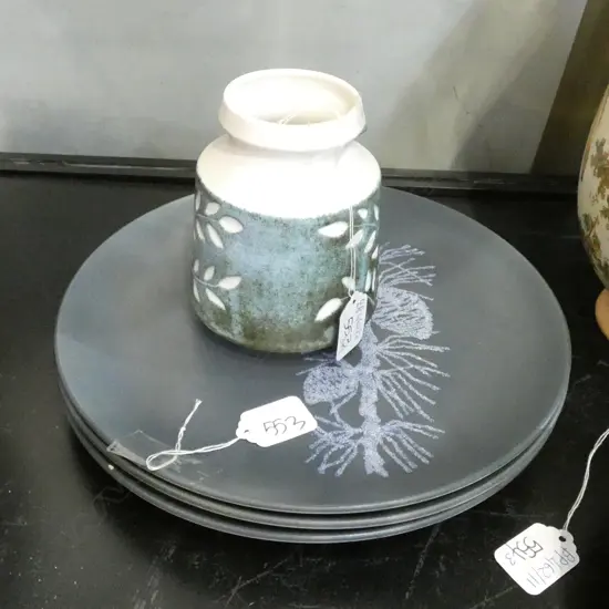 3 DOROTHY THORPE CROWN LYNN PINE PLATES 260MM DIA & CERAMICA GREENSTONE CROWN LYNN VASE