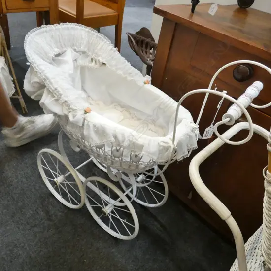 ORNAMENTAL PRAM 