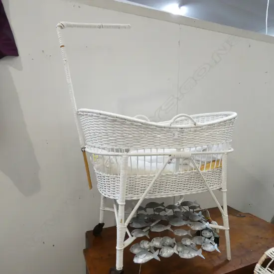 BABIES CRIB WITH LACE