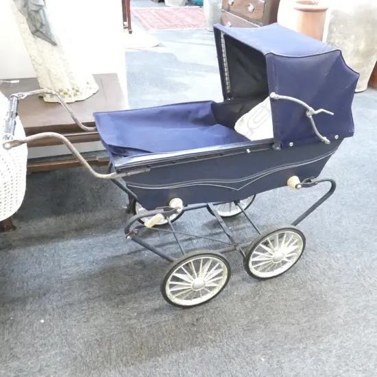 CHILDS PRAM