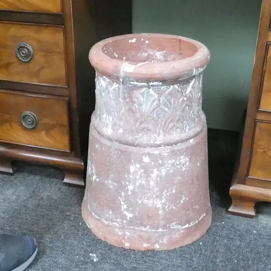 A SILVERSTREAM HUTT VALLEY CHIMNEY POT H 420 MM