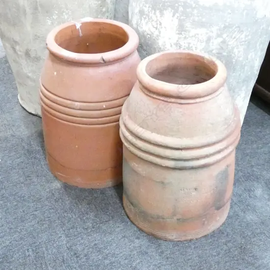 A PR OF HERBERT HILL CHIMNEY POTS WELLINGTON H 460 MM