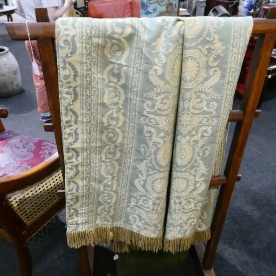 LENGTH OF TRIMMED TASSELED CLOTH SILK? L. 1730MM W. 1460MM