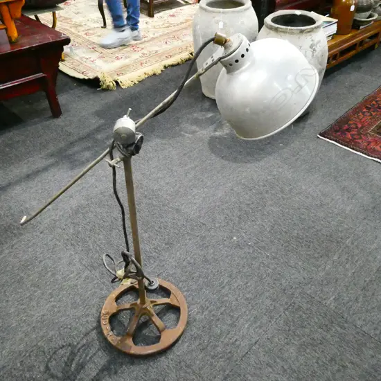 - VINTAGE INDUSTRIAL STUDIO LAMP
