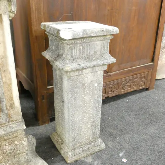 A GARDEN PILLAR H 500 CHIPS TO TOP