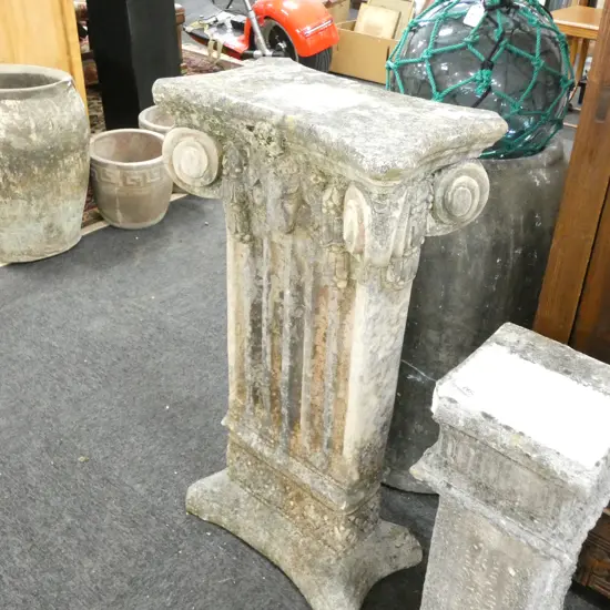 A TALL GARDEN ORNAMENTAL PILLAR H 870 MM