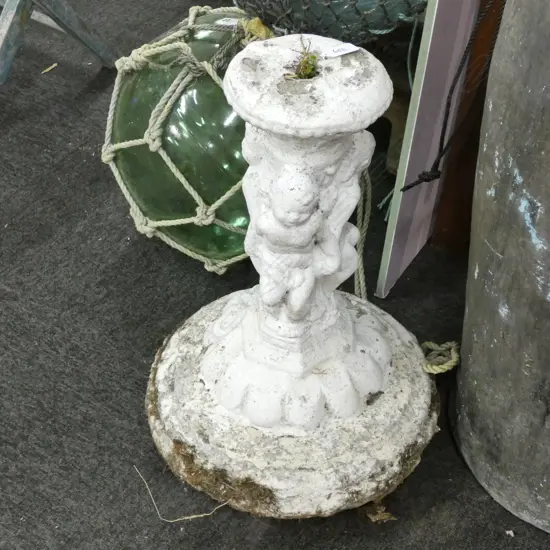 A WHITE PAINTED GARDEN FOUNTAIN (LACKS PLUMBING) WITH 3 CHERUBS H 870 MM