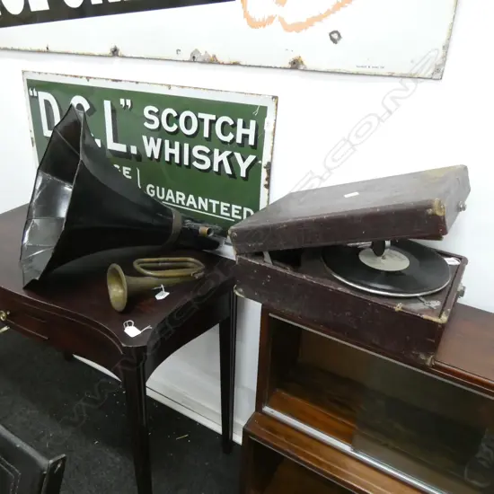 TABLE GRAMOPHONE + A/F BUGLE