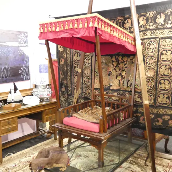 ORIENTAL TRAVELLING THRONE