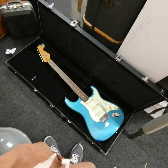S X CUSTOM SERIES ELECTRIC GUITAR WITH CASE