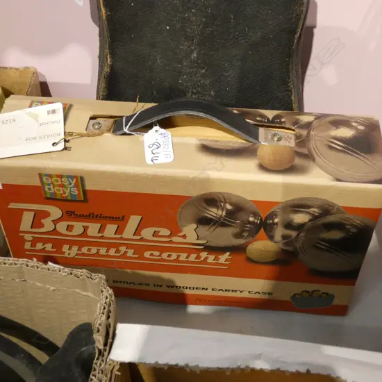 SET OF BOULES BALLS IN CASE