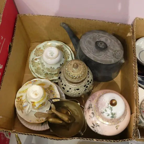BOX LOT GINGER JAR, TRIO, BRASS ETC