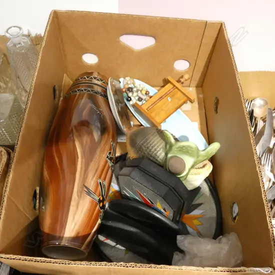 LOT ITALIAN VASE/POOLE/BEAM ARMIDILLO B/ENDS ETC