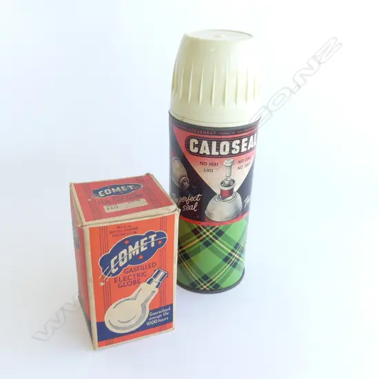 (15) 2 ITEMS ‘COLOSEAL’ FLASK AND COMET BULB BOX