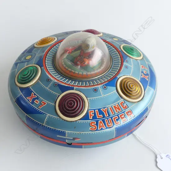 (40) A BATTERY OPERATED TIN FLYING SAUCER CIRCA 1950s?