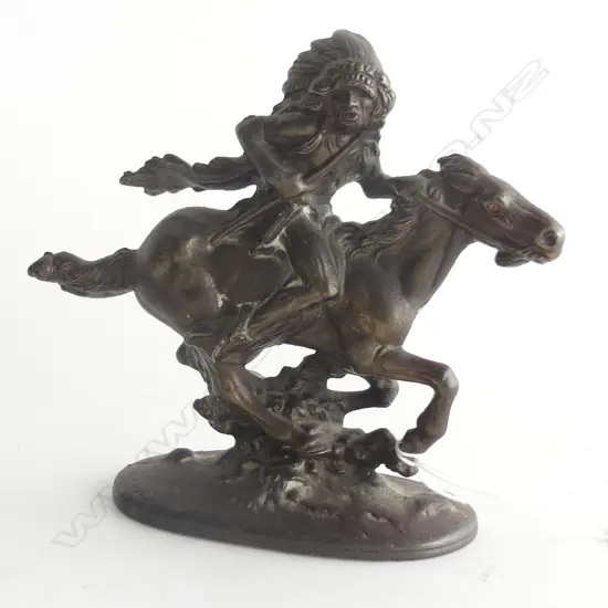 (14) A BRONZE STATUE OF A NORTH AMERICAN INDIAN ON HORSE IN MOTION H. 150mm
