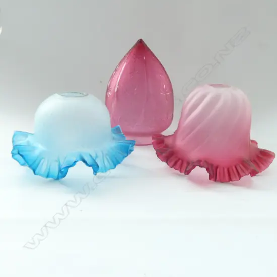 (5) 3 x LAMPSHADES 1 PINK TULIP SHAPED & 1 PINK AND 1 BLUE FLUTED
