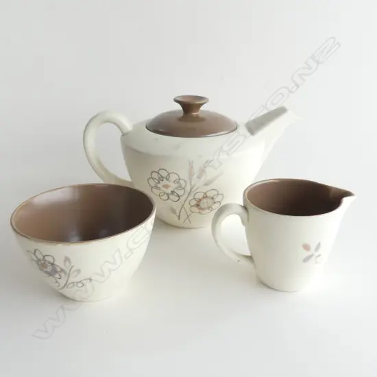 (5) POOLE FLORAL TEAPOT CREAM WITH CHOCOLATE LID H. 120mm + MILK JUG AND SUGAR BOWL
