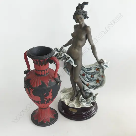 2 ITEMS 1 FRANKLIN MINT RESIN FIGURE OF FLORENCE H 400mm & FAUX EGYPTIAN 2 HANDLED VASE