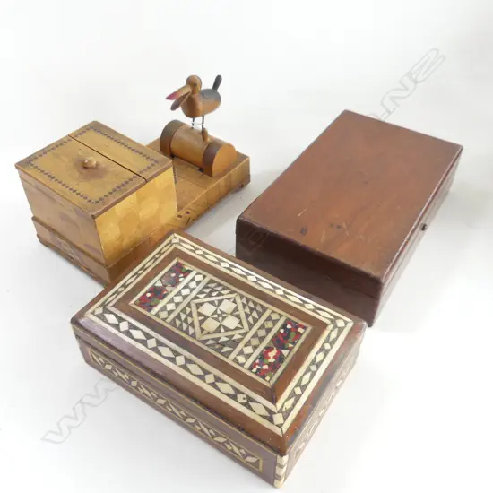 3 WOODEN BOXES INCL. A CIGARETTE DISPENSER H. 80mm & 1 WITH INLAID NAUTILUS SHELL