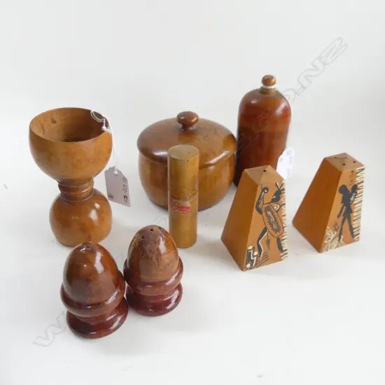 8 WOODEN ITEMS INCL A NIP MEASURE H. 105mm 2 x S&P SHAKERS + LIDDED BOX + NEEDLE BOX