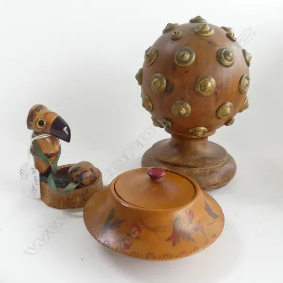 (9) 4 WOODEN ITEMS 1 UNUSUAL ORB WITH APPLIED BRASS STUDS H. 190mm + CIRCULAR LIDDED BOX + TOUCAN ASHTRAY + WOODEN EGG