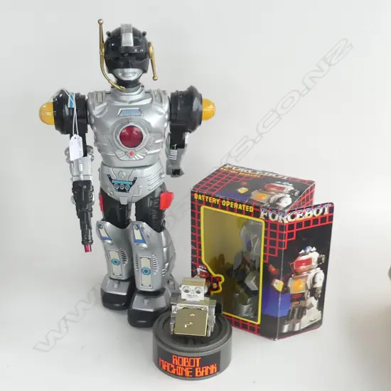 3 ROBOT ITEMS 2 BATTERY OPERATED H. 460mm & 1 AS WINDUP MONEY BOX