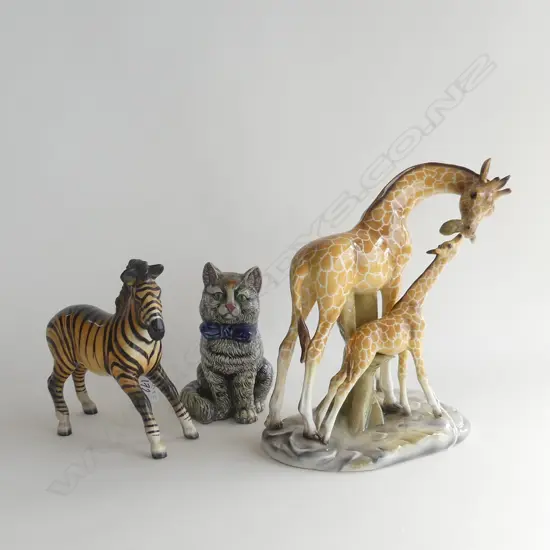3 x ANIMAL FIGURINES 1 x FEMALE GIRAFFE WITH CALF AF H. 270mm + 1 x ZEBRA + 1 CAT