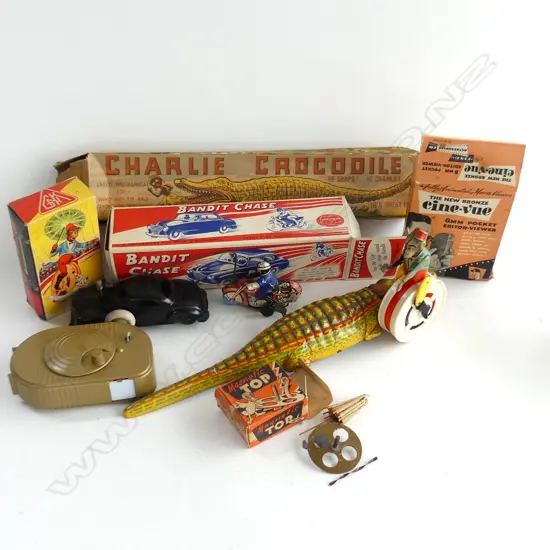 5 BOXED ITEMS 3 CLOCKWORK TOYS INCL CHARLIE CROCODILE L. 400mm + 8mm POCKET VIEWER ETC