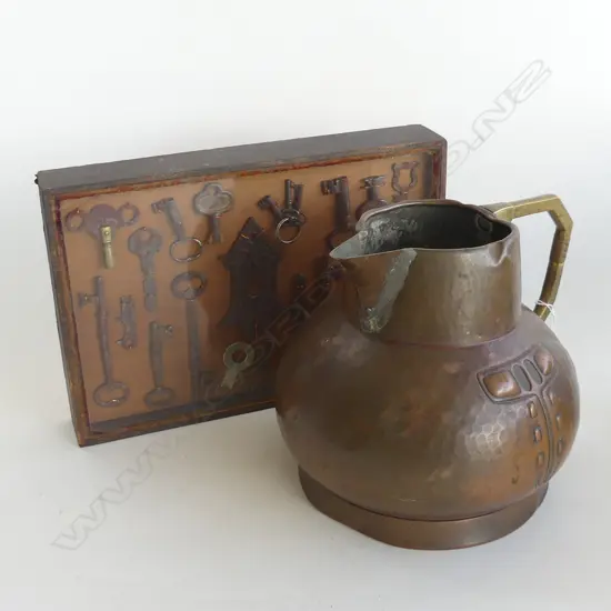 2 ITEMS KEYS & ESCUTCHEON IN DISPLAY CASE + WMF ARTS & CRAFTS JUG H. 180mm