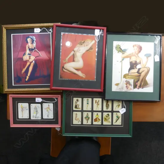 3 x VINTAGE PINUP STYLE PRINTS + 2 PINUP PLAYING CARDS FRAMED H. 250 x 365mm