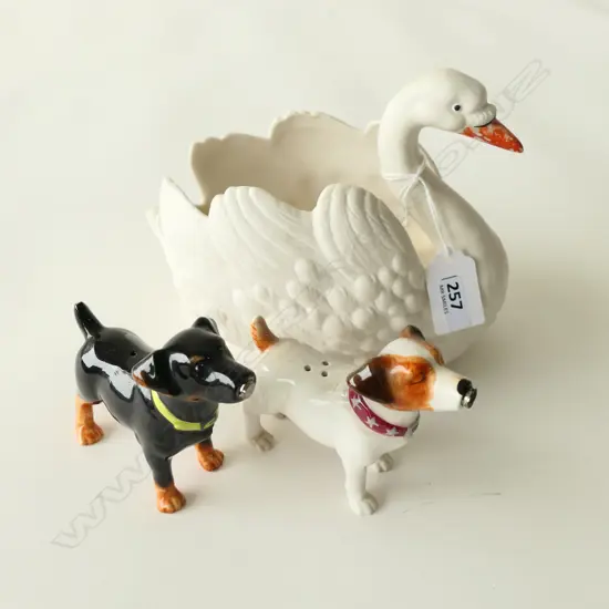 (15) 3 ORNAMENTS 2 SMALL DOG CONDIMENTS AND A WHITE SWAN