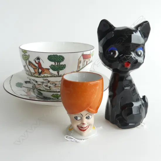 (72) 3 CERAMIC ITEMS, CAT EGGCUP AS TURBAN & LGE QUEENSBURY C/P