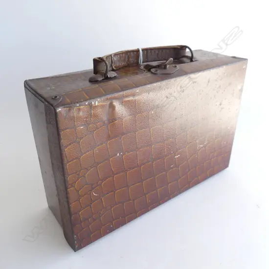 (78) LOVELLS TIN LUNCH BOX 180MM