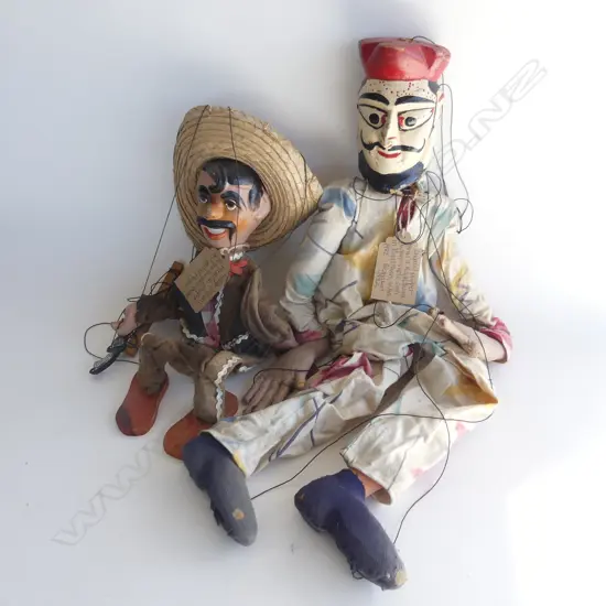 (82) 2 VINTAGE PELMAN PUPPETS GUNSLINGER & GUITAR PLAYER 340MM