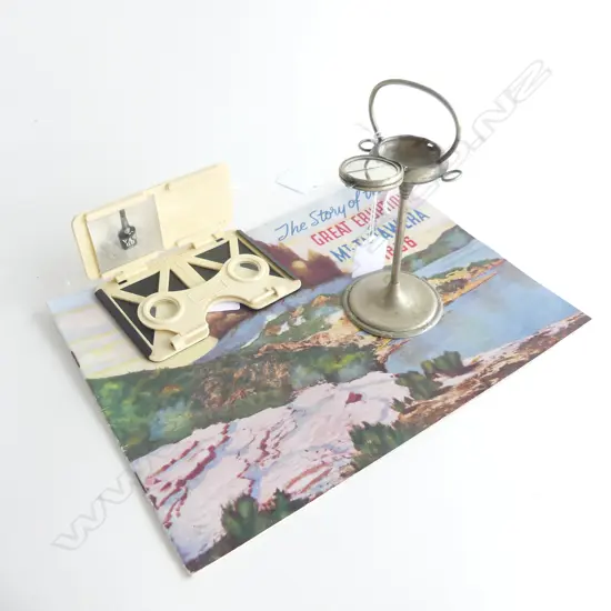 (93) FOLDING VIEWER EP HATPIN HOLDER 150MM & TARAWERA ERUPTION MAG