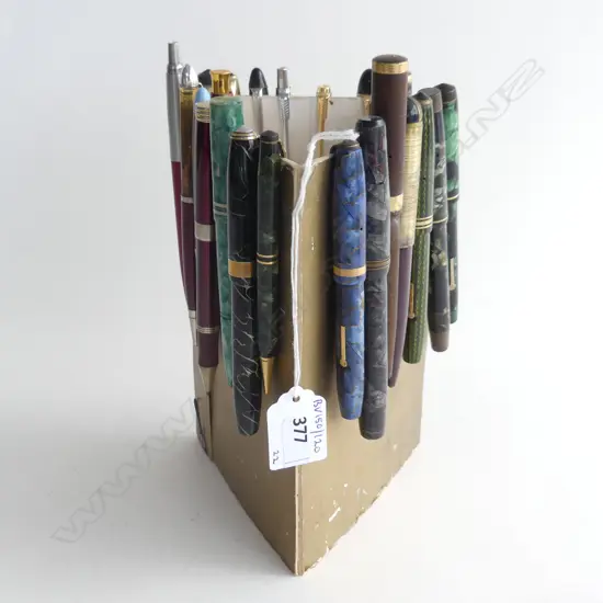(54) COLLECTION OF 22 PENS MOST FOUNTAIN 8 WITH 14CT GOLD NIBS