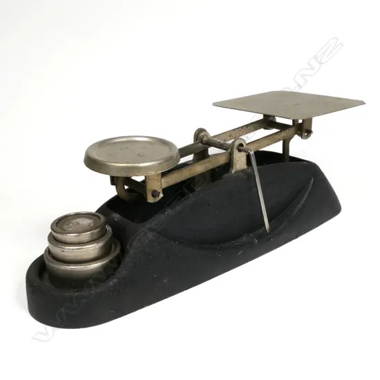 Vintage Scales, weighs up to 4 oz