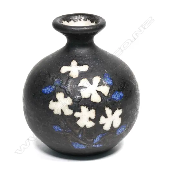 Graeme Storm stoneware spherical vase