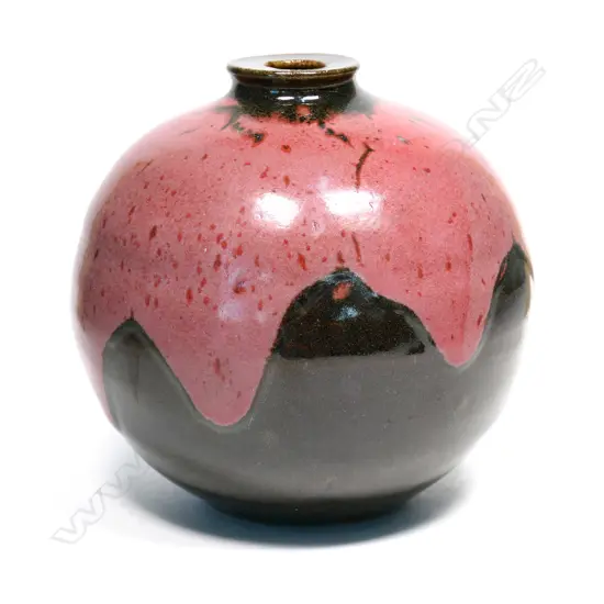 Graeme Storm stoneware vase