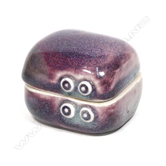 Graeme Storm porcelain small lidded box