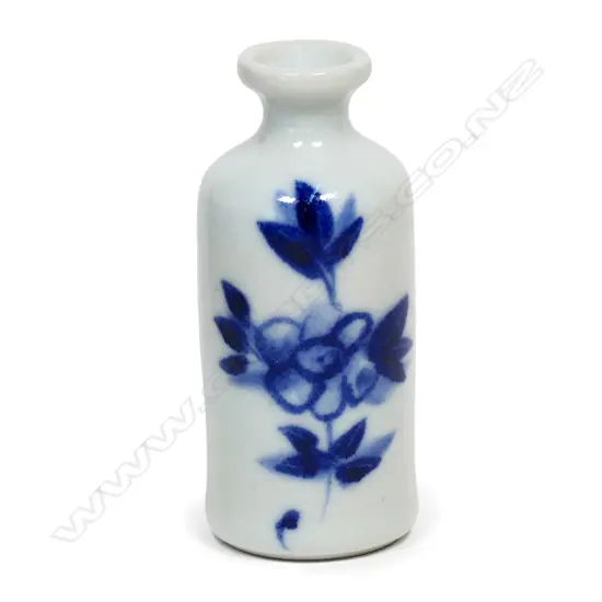 Graeme Storm porcelain small vase