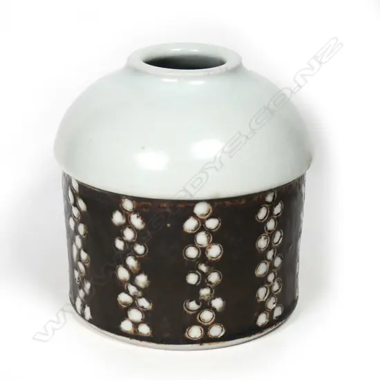 Graeme Storm porcelain vase