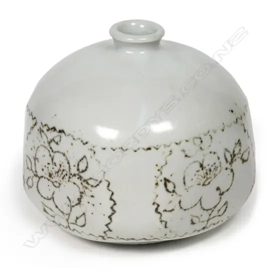 Graeme Storm porcelain vase