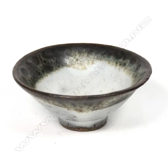 Gwyn Hanssen-Piggot (1935-2015 Australian) small flared bowl