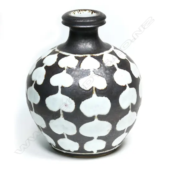 Graeme Storm stoneware vase