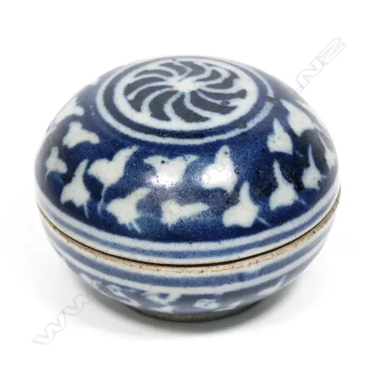 Graeme Storm stoneware lidded small circular box