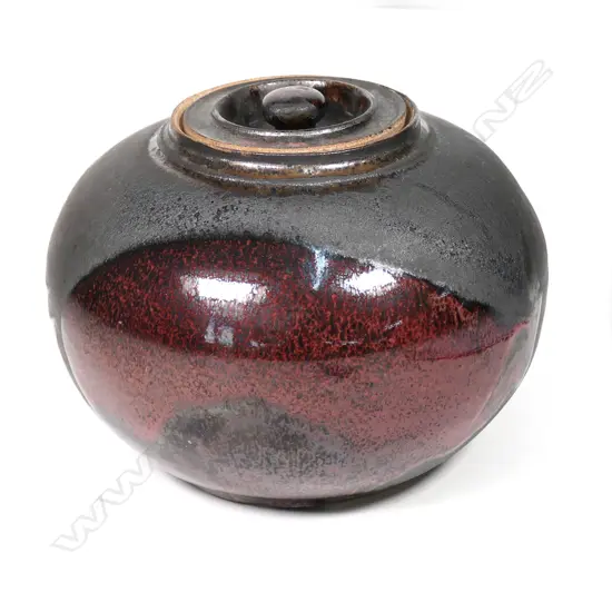 Graeme Storm stoneware lidded pot
