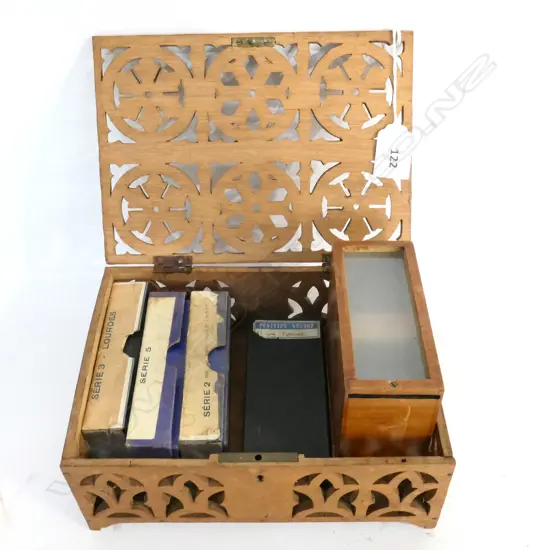 4 BOXES STEROSCOPIC GLASS SLIDES & VINTAGE SLIDE VIEWER, HOUSED IN FRETWORK BOX 210 x 150mm